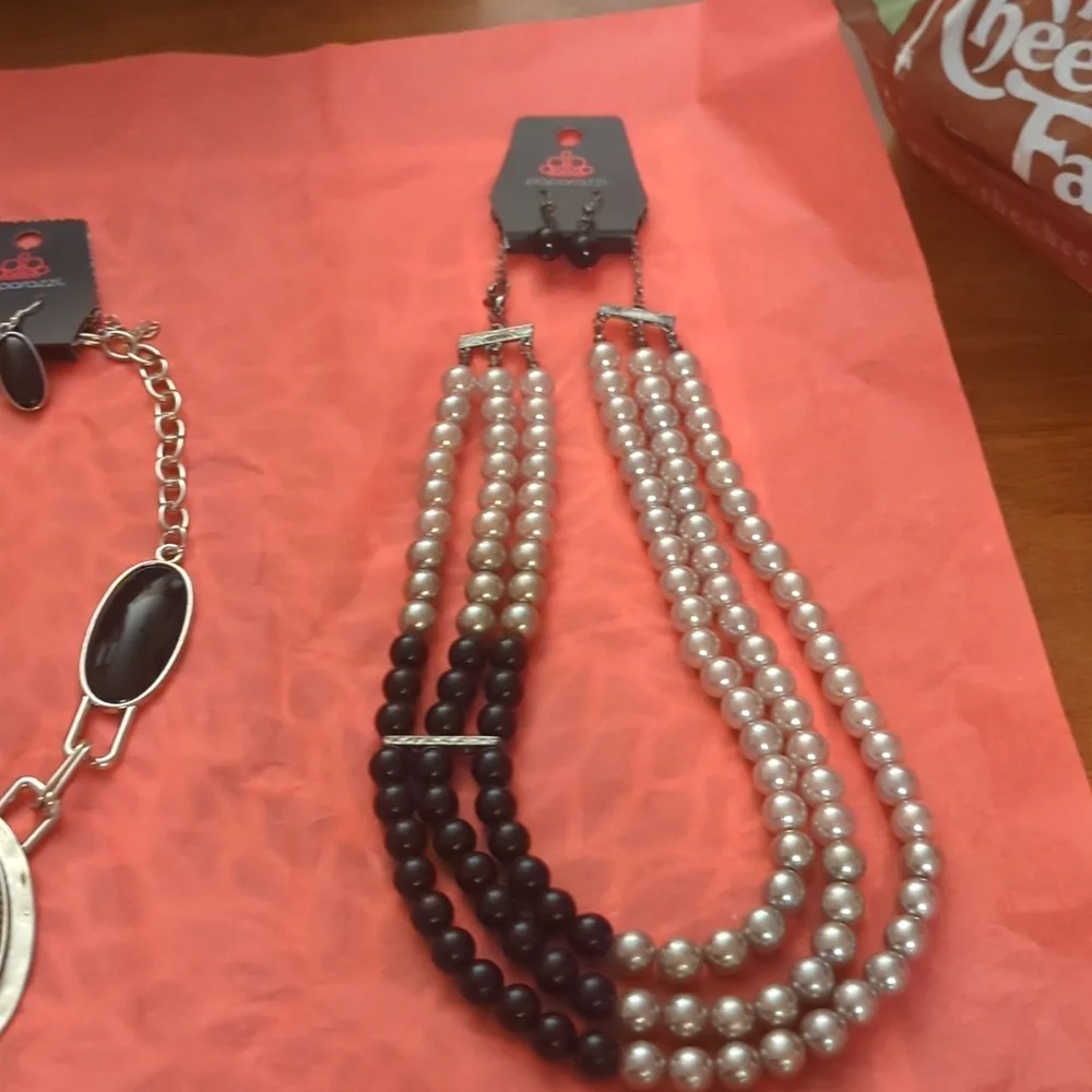 Jewelry - Picture 4 of 5
